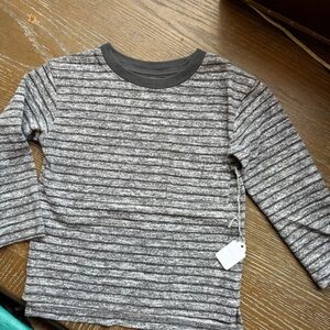 Long sleeve 4T cat and Jack shirt. With front pocket